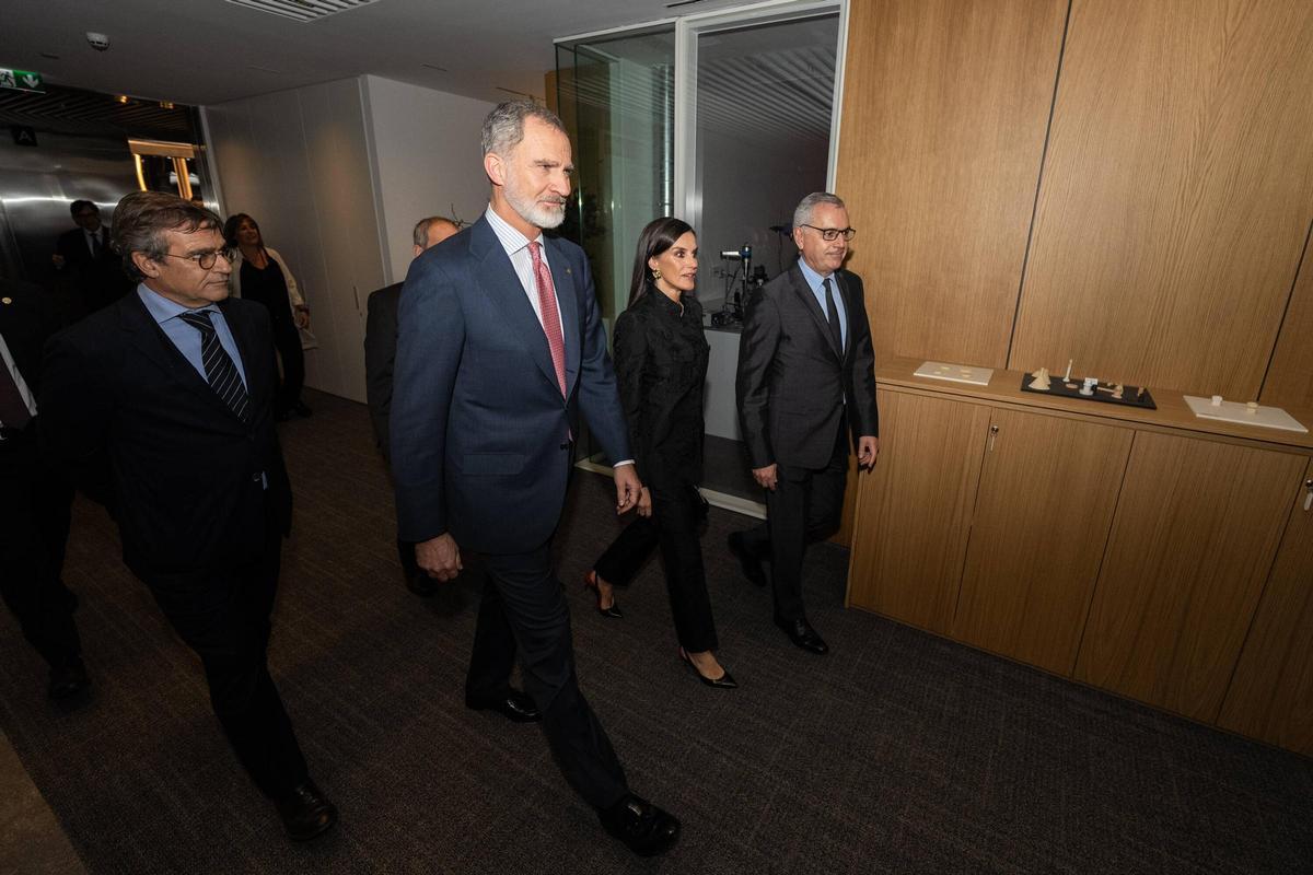 Felipe VI, y la reina Letizia asisten a la inauguración de la segunda torre de la compañía Puig, este miércoles en Barcelona.