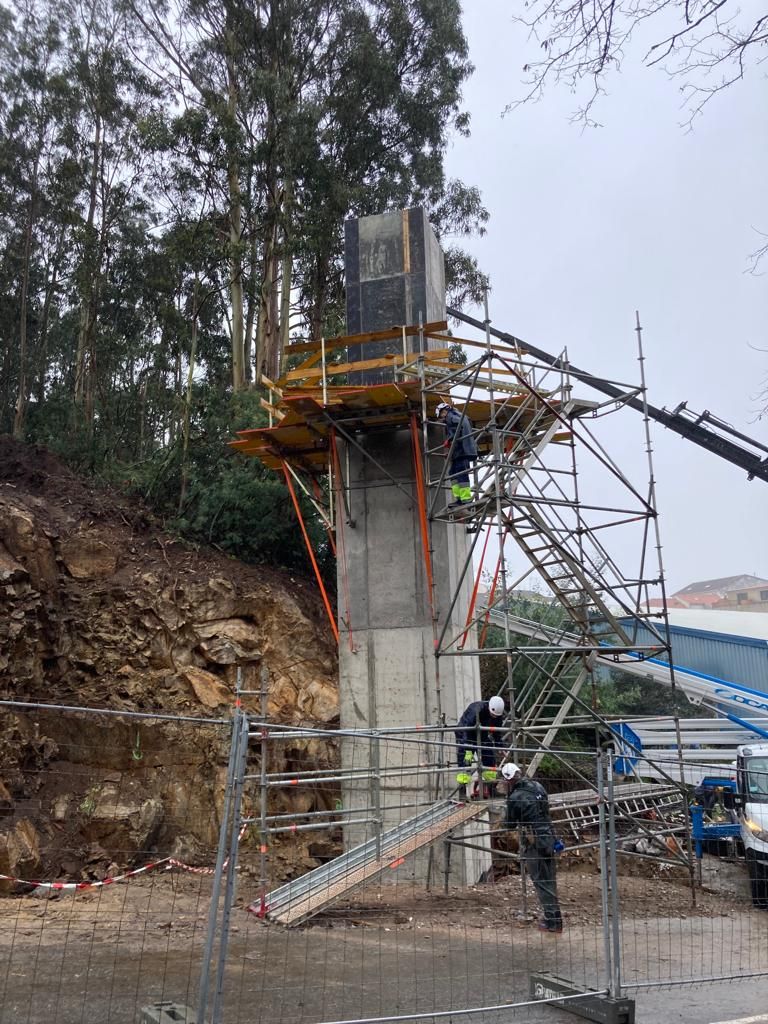 La construcción del ascensor exterior.