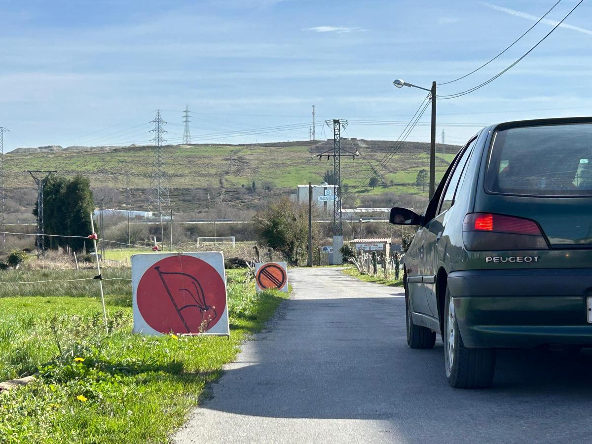 Uno de los coches durante la práctica del curso de copilotos.
