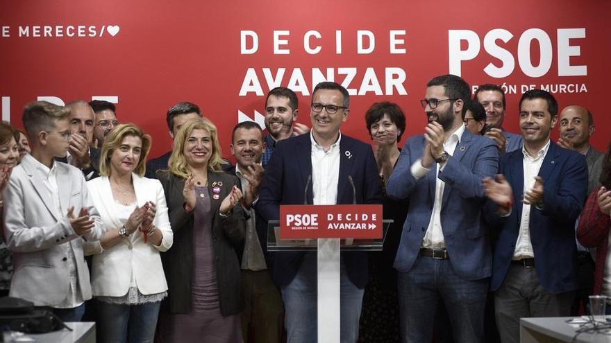 Un momento de la rueda de prensa del PSOE, anoche.