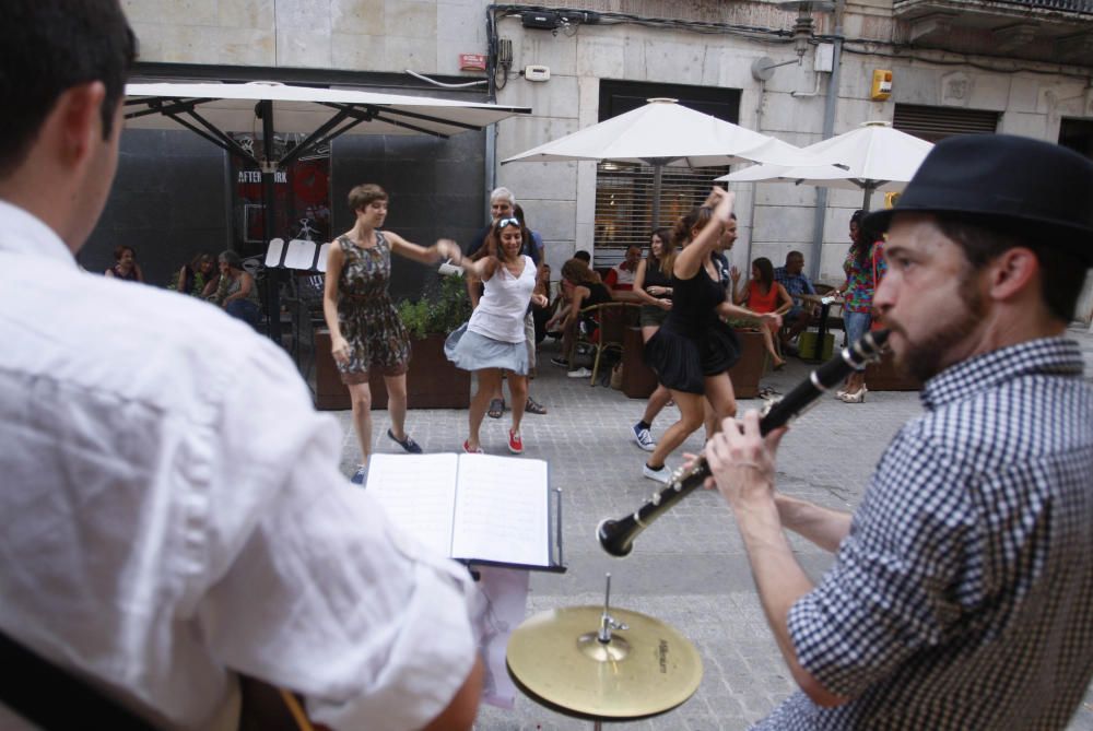 «Lindy-hop» al carrer Hortes de Girona