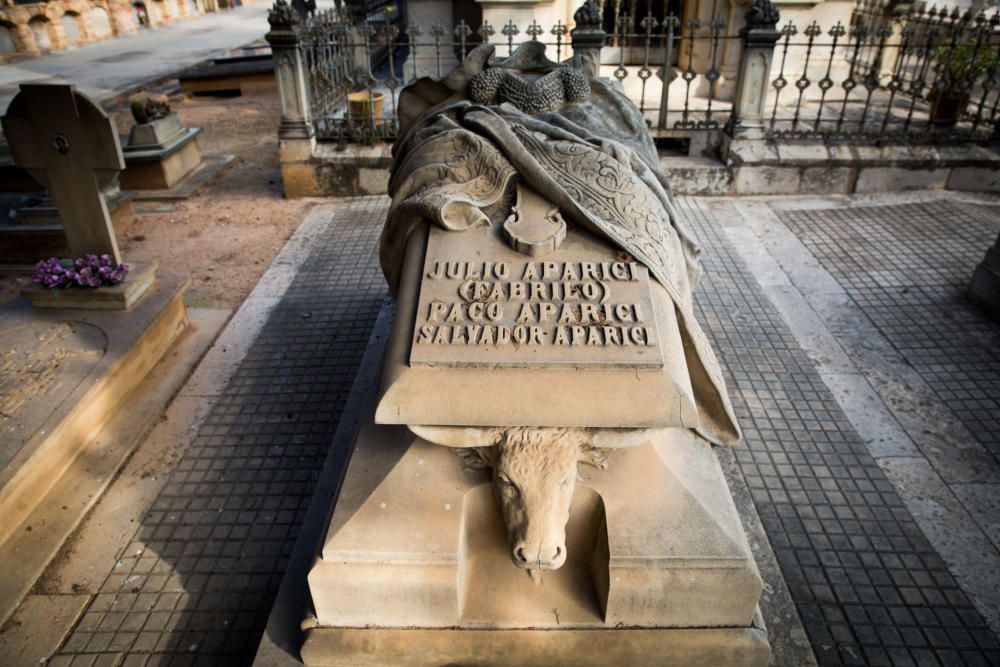 Todos los Santos: Tumbas y panteones de ilustres en el Cementerio General de València