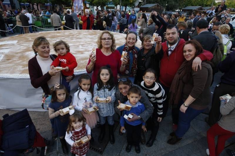 La degustación del pastel cordobés en Las Tendillas, en imágenes