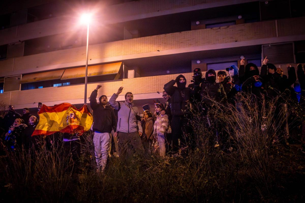 Concentraciones en Badalona a favor y en contra el desalojo de migrantes del B9