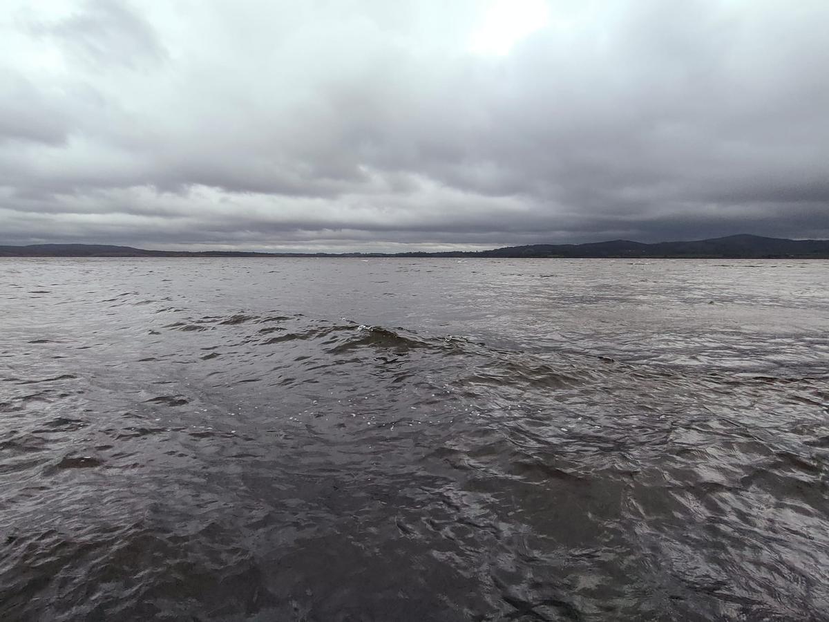 Embalse de A Fervenza, en el Xallas, hasta los topes.