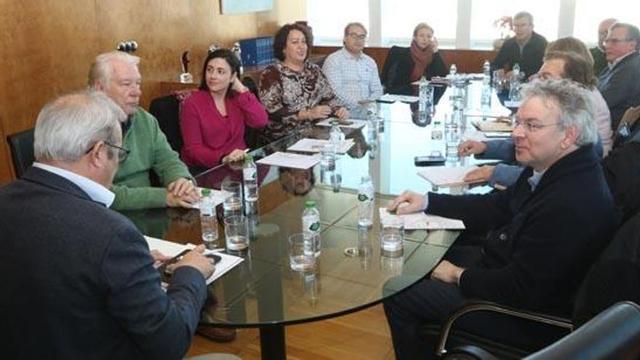 Representantes de todas las patronales se reunieron ayer en la sede del Consell con el presidente, Vicent Torres.
