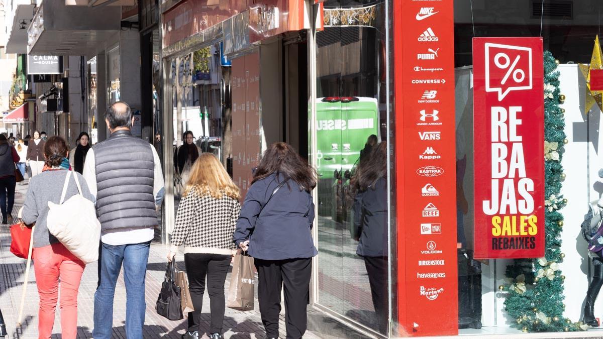Todas las imágenes del primer día de rebajas en Ibiza