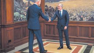 El rey Felipe VI recibe la visita del presidente de Canarias, Fernando Clavijo.