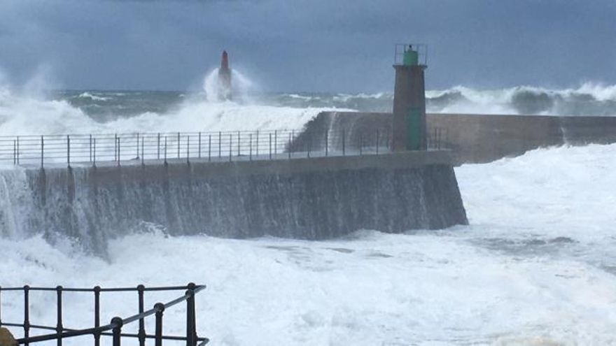 Vídeo: Las espectaculares imágenes que deja el temporal en los puertos del occidente