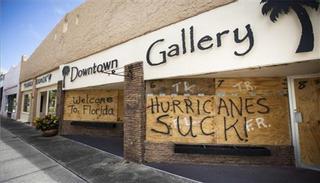 El huracán 'Dorian' obliga al cierre de aeropuertos, trenes y escuelas en Florida