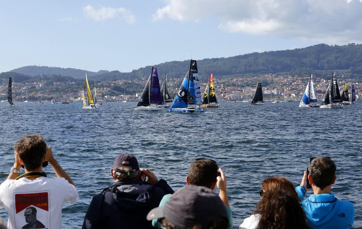 Vigo despide a La Solitaire du Figaro Paprec