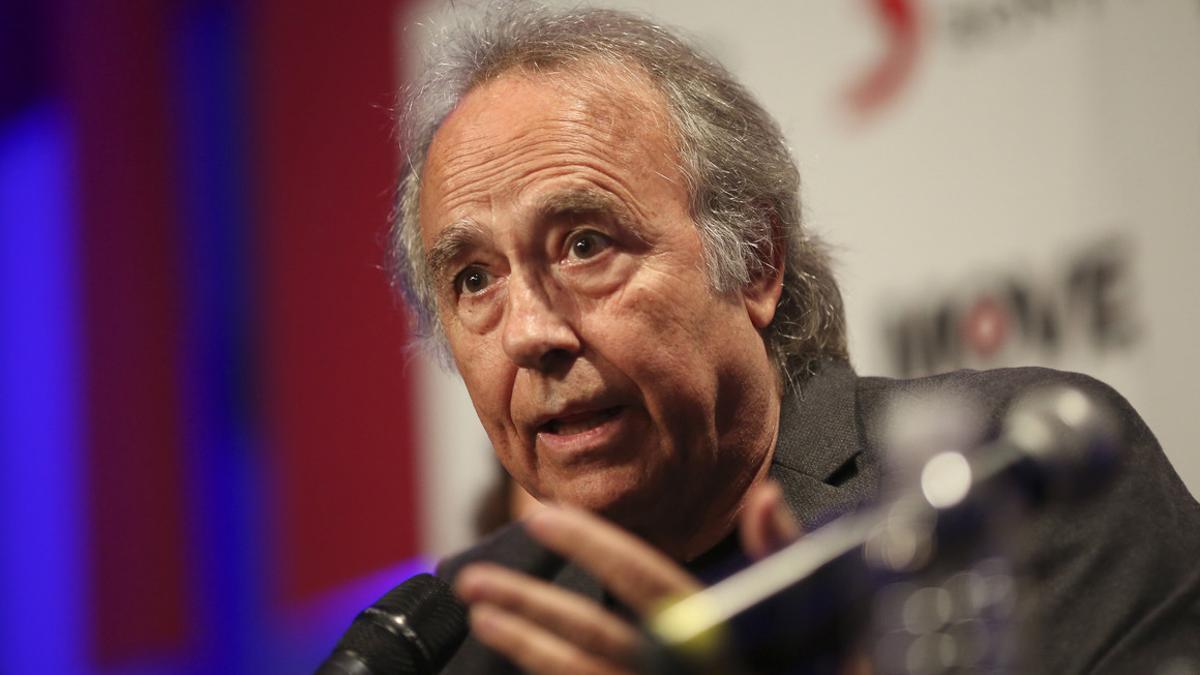 Joan Manuel Serrat, en rueda de prensa, este lunes en Buenos Aires.