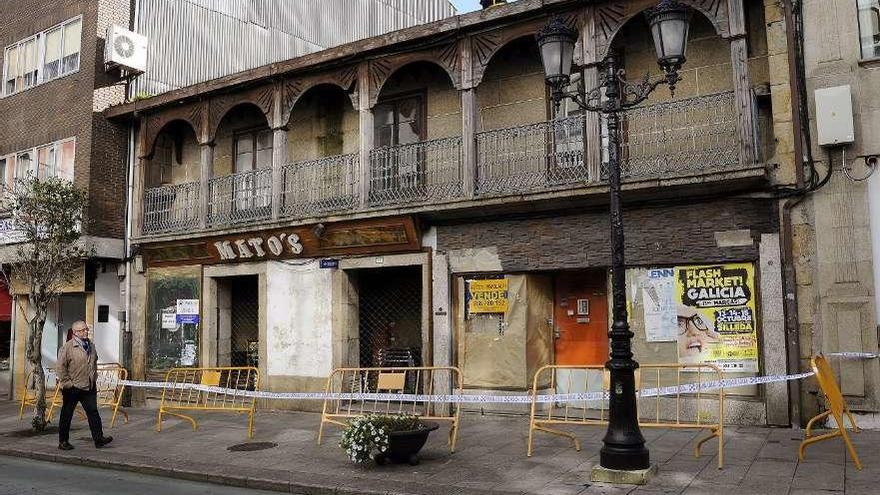 Rehabilitación, el año pasado, de un edificio en la rúa Principal de Lalín. // Bernabé/Javier Lalín