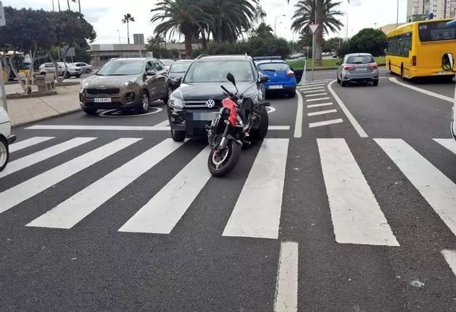 Un coche y una moto chocan en la Ciudad de la Justicia