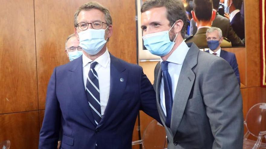 Feijóo y Casado, juntos en la toma de posesión del primero como presidente de la Xunta de Galicia el pasado septiembre. / Xoán Álvarez