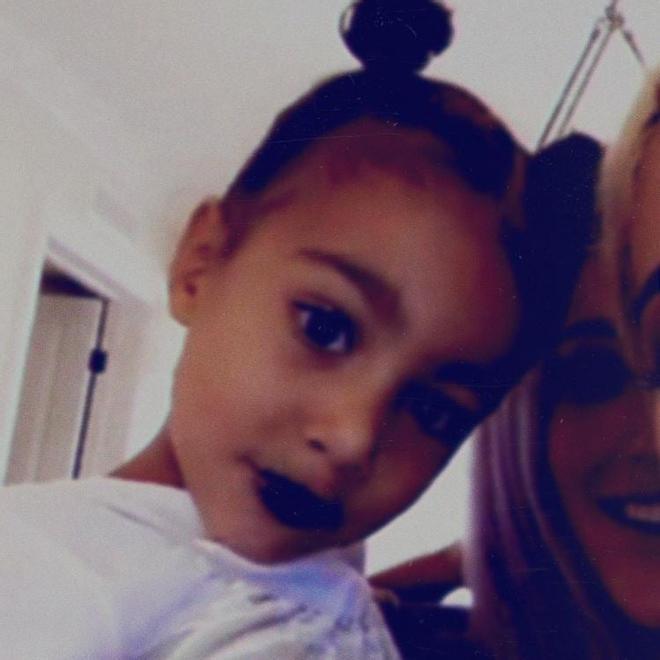 North West con las labios pintados de negro