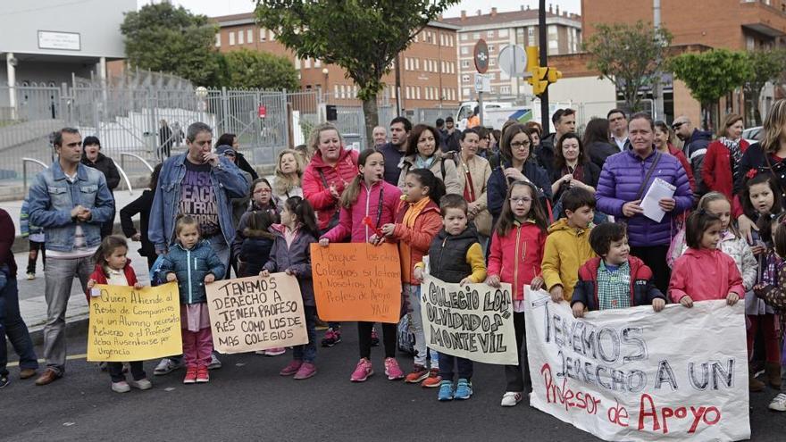 Participantes en una de las protestas del centro.