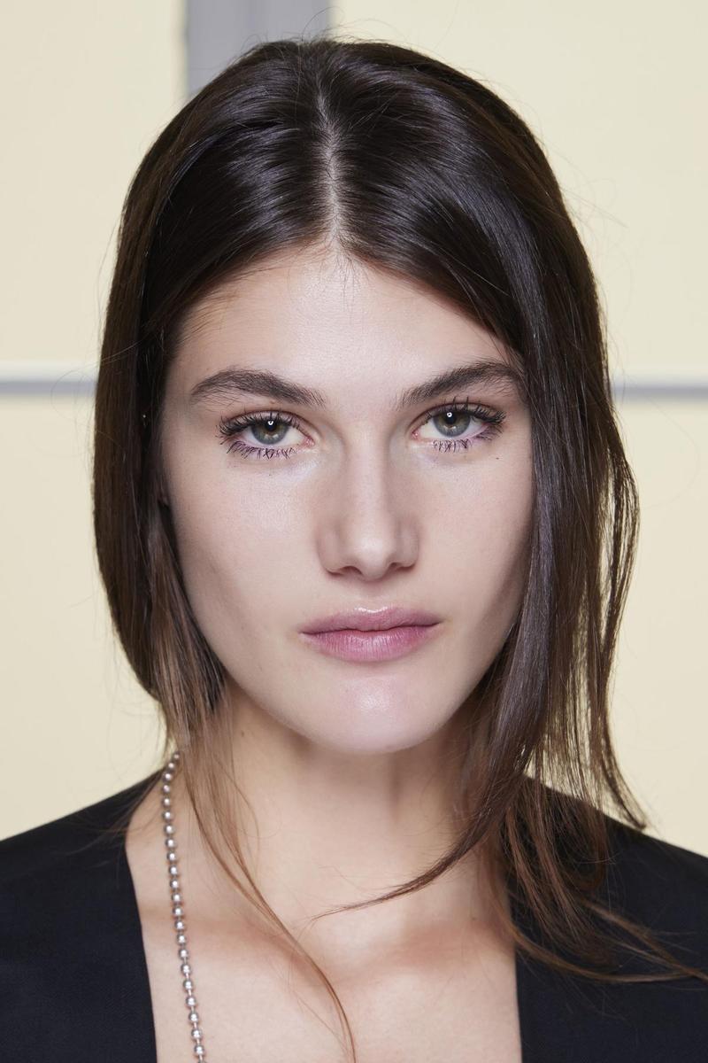 Peinado despeinado en Alexis Mabille