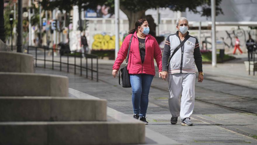 Canarias suma hoy 767 casos nuevos de coronavirus y cuatro fallecidos