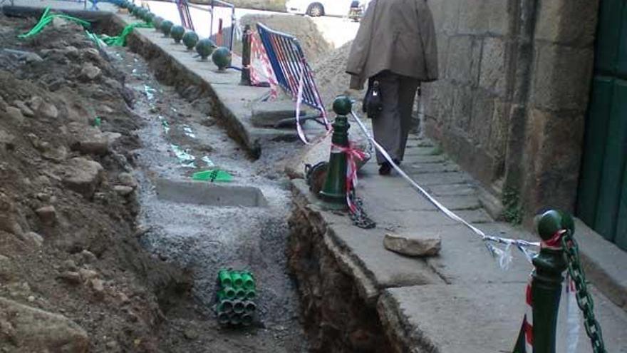 Las obras paralizadas al aparecer la cimentación de la Misericordia.