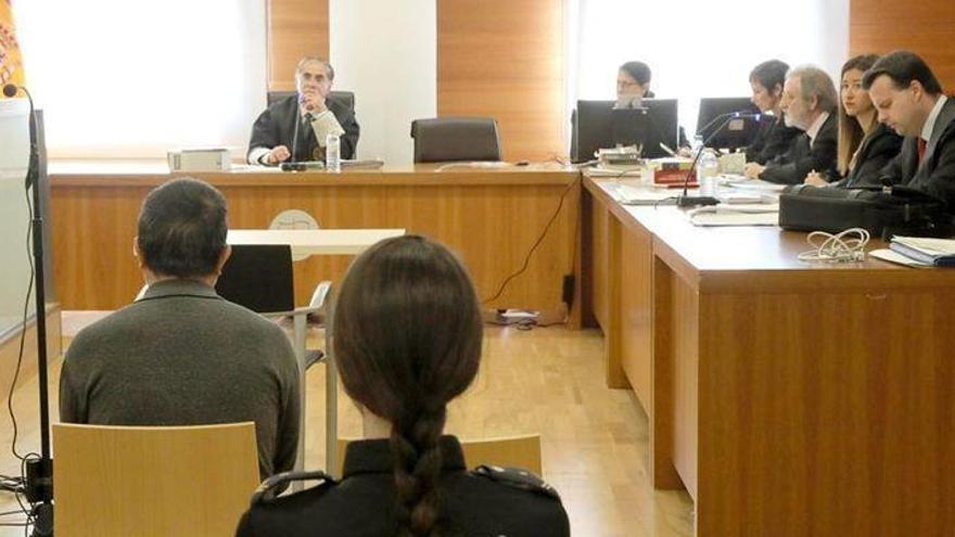 El jurado declara culpable al acusado de degollar a un cliente en su bar de Benicàssim