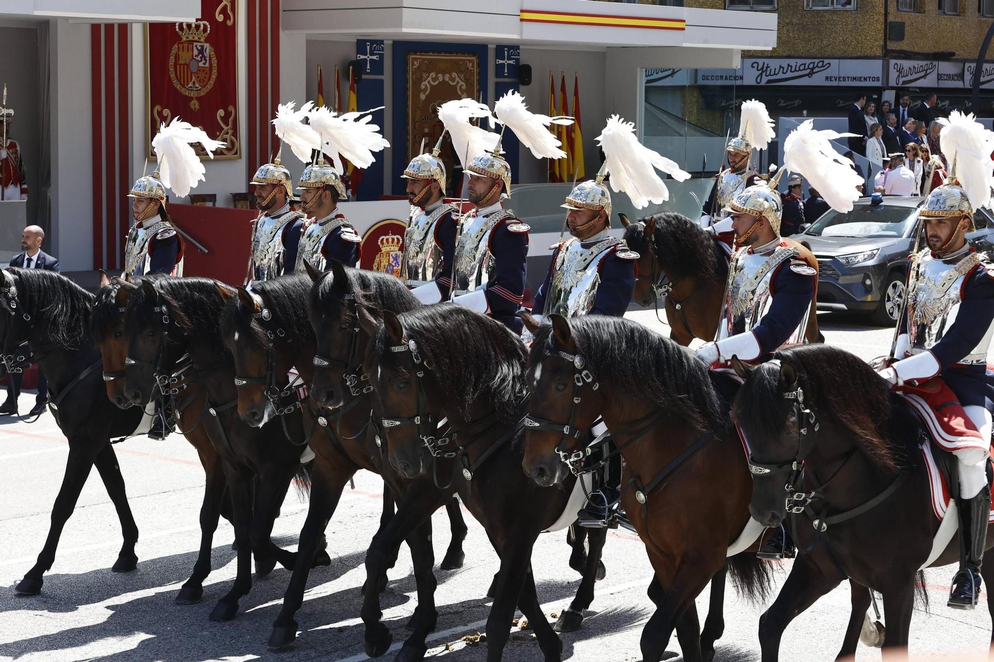 EN IMÁGENES: Así fue el multitudinario desfile en Oviedo por el Día de las Fuerzas Armadas