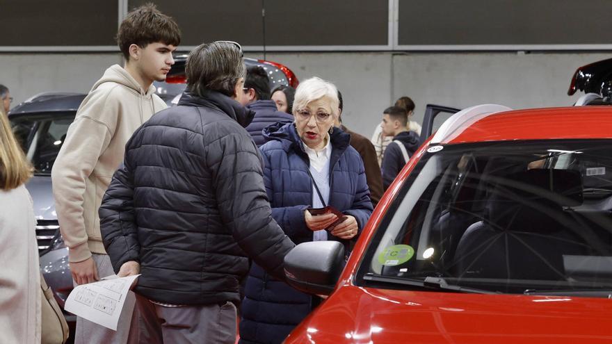 El Consell anuncia ayudas a fondo perdido para todos los que perdieron vehículos en la dana