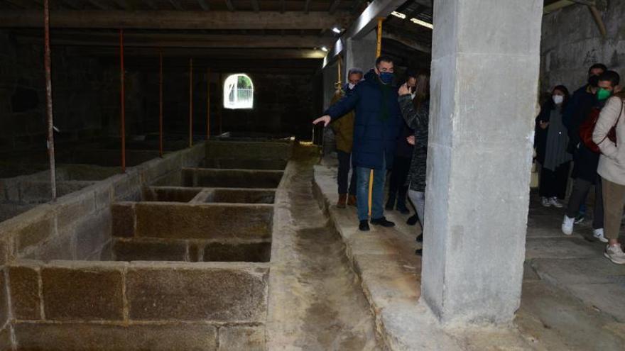 El interior de la antigua Salazón Piñeiro, adquirida por los Massó, con los silos para salar el pescado.