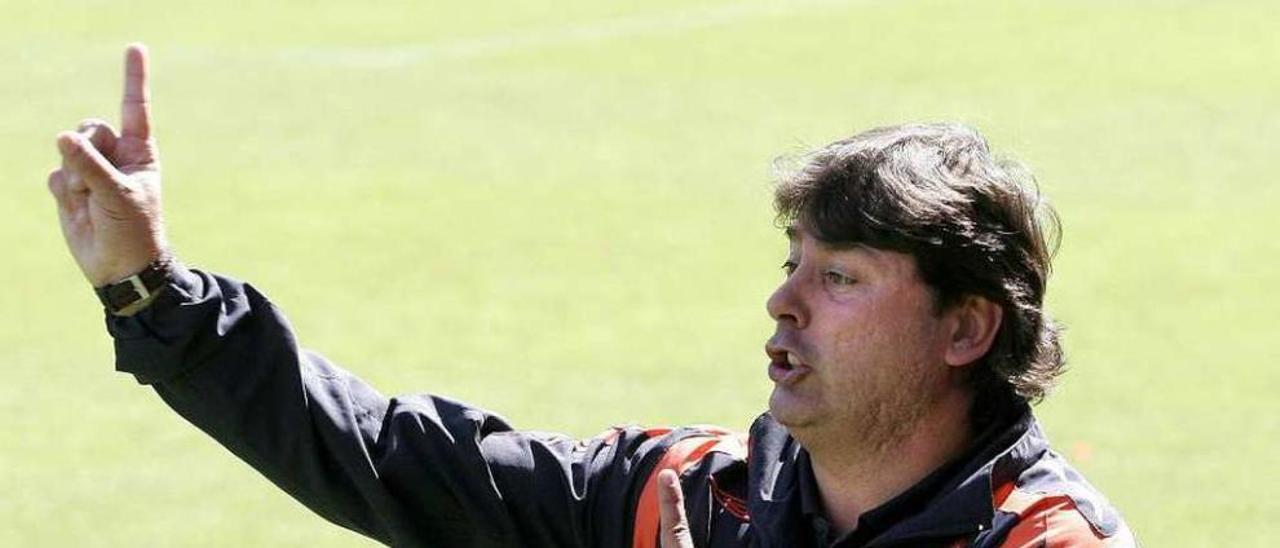 Alejandro Menéndez, entrenador del Celta B. // Eugenio Álvarez