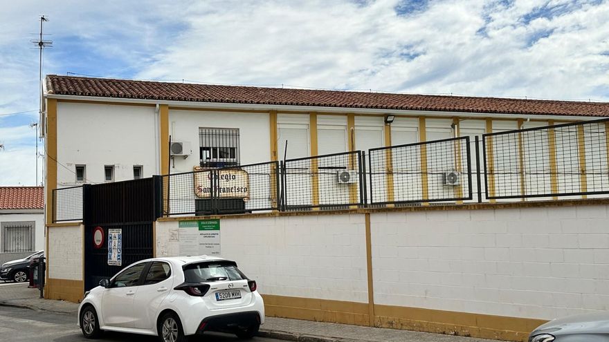 Los alumnos de San Francisco de Almendralejo se preparan para volver a su centro