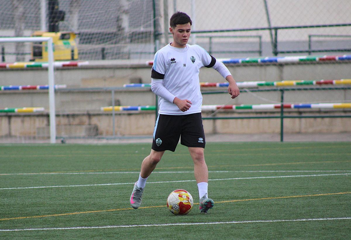 Enric Gisbert podría ser la novedad en la citación, regresando al equipo dos meses después.