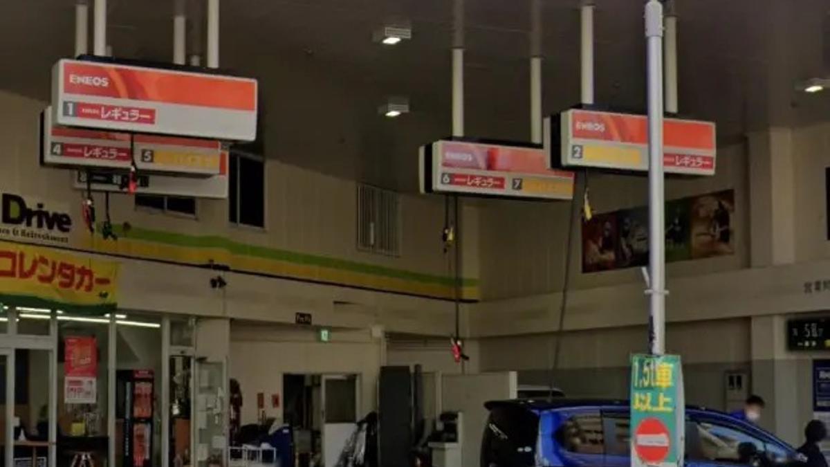 Las mangueras colgando del techo en Japón