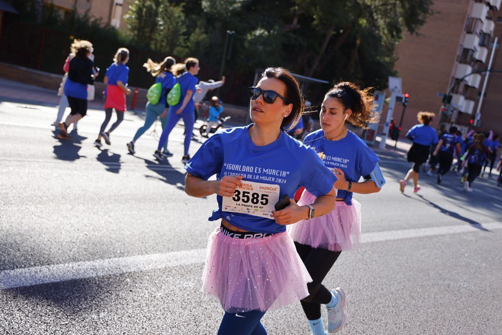 Imágenes del recorrido de la Carrera de la Mujer: avenida Pío Baroja y puente del Reina Sofía (I)