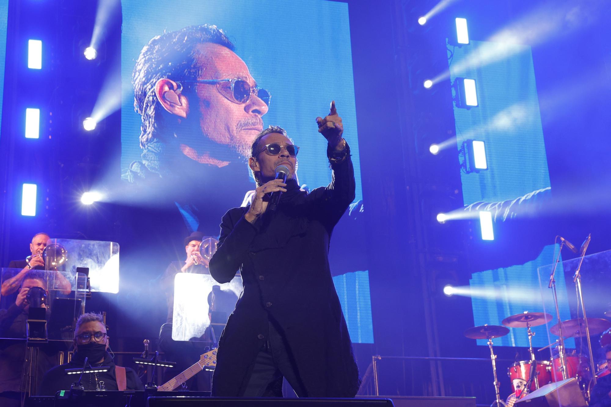 La espera "valió la pena": Marc Anthony parte caderas en Oviedo a ritmo de salsa