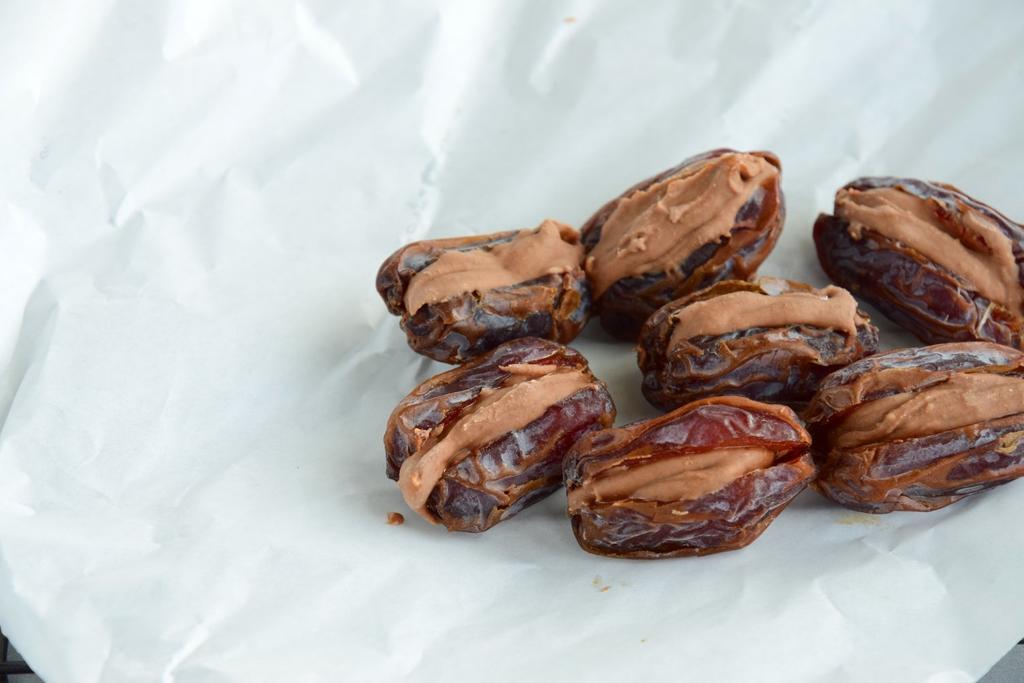 Dátiles rellenos de queso de nueces y chocolate