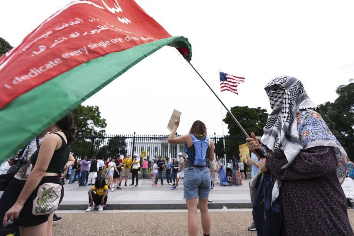 Protestas contra la guerra en Irán frente a la Casa Blanca