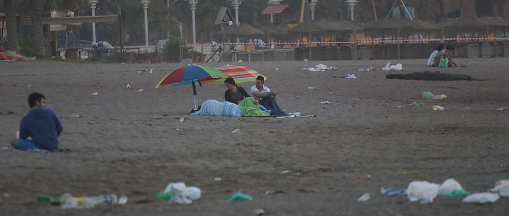 Así amanecen las playas malagueñas después de la noche de San Juan