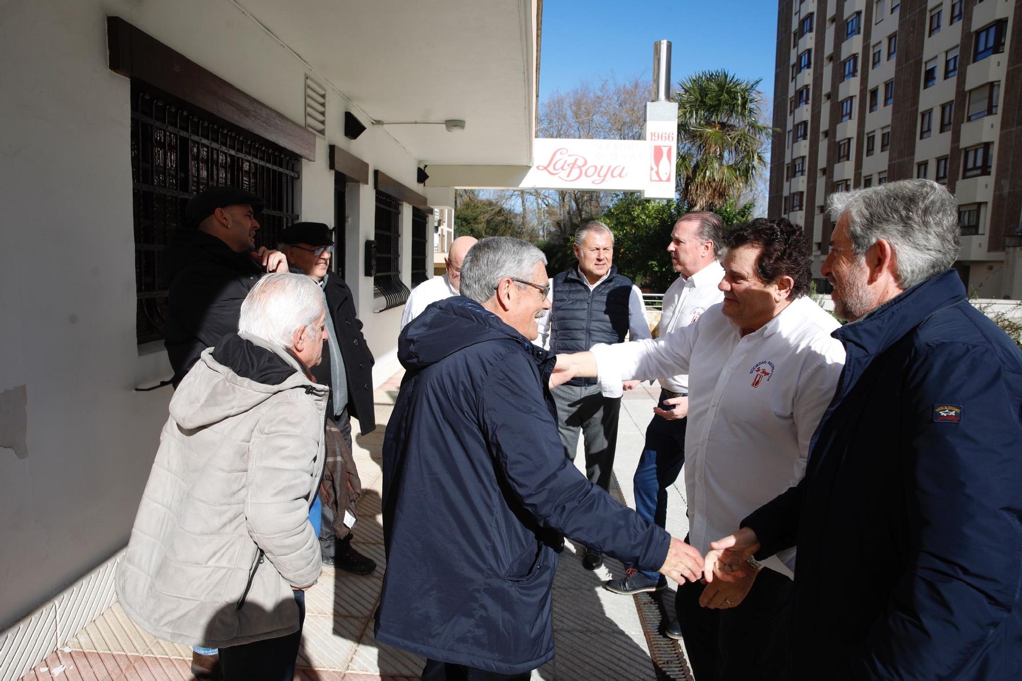 En imágenes: El candidato del PSOE visita la sociedad gastronómica la Boya