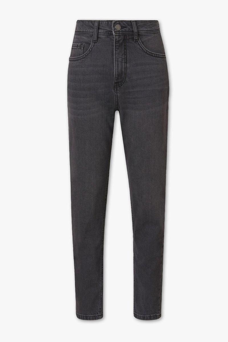 Pantalón negro tiro alto de C&amp;A (precio: 19,90 euros)