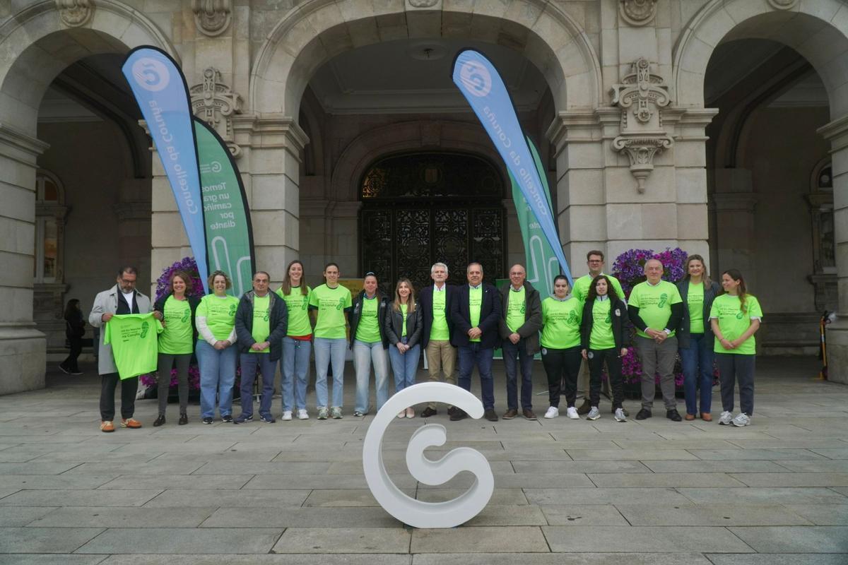 Presentación en María Pita de la XIII edición de la andaina de la AECC, que se celebra este domingo 24