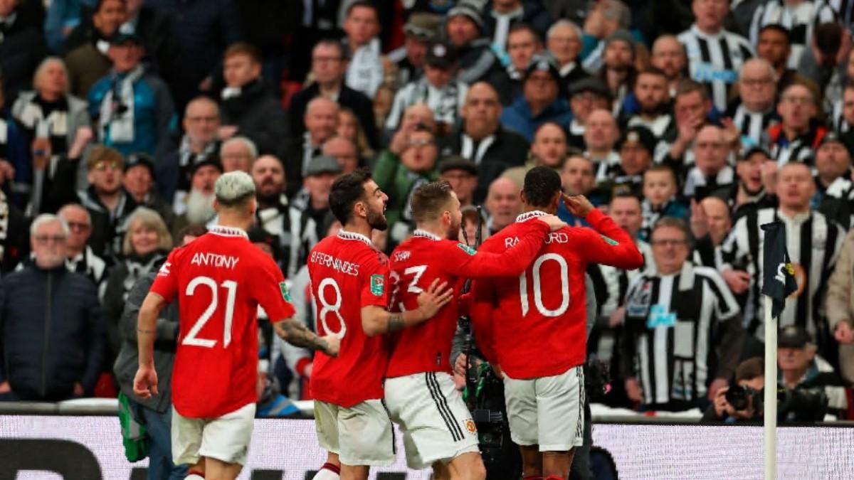 Rashford celebra su gol en la final de la EFL Cup