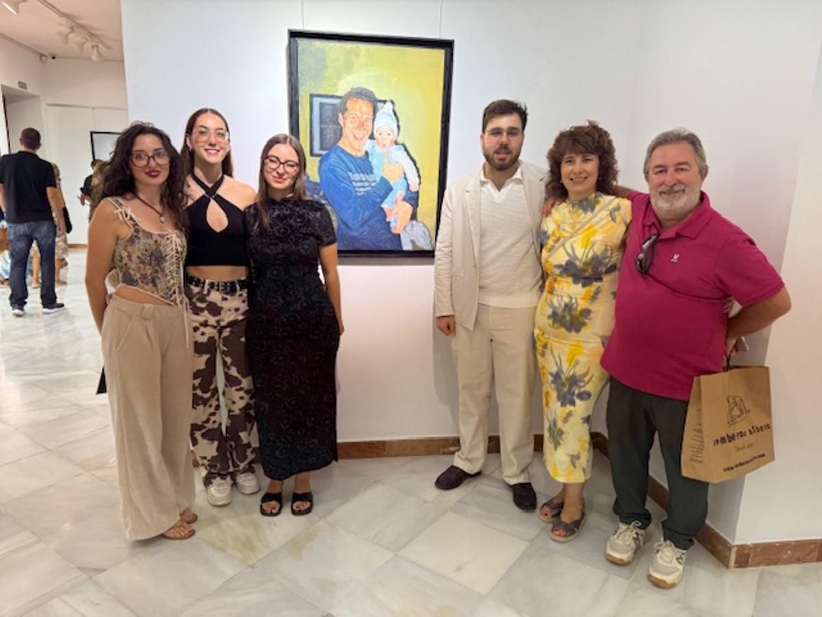 Sara Rivas, Lucía Martínez, Nieves Martínez, el artista Adrián Espouy, Nieves Martínez y Juan Pablo Martínez Doñate.