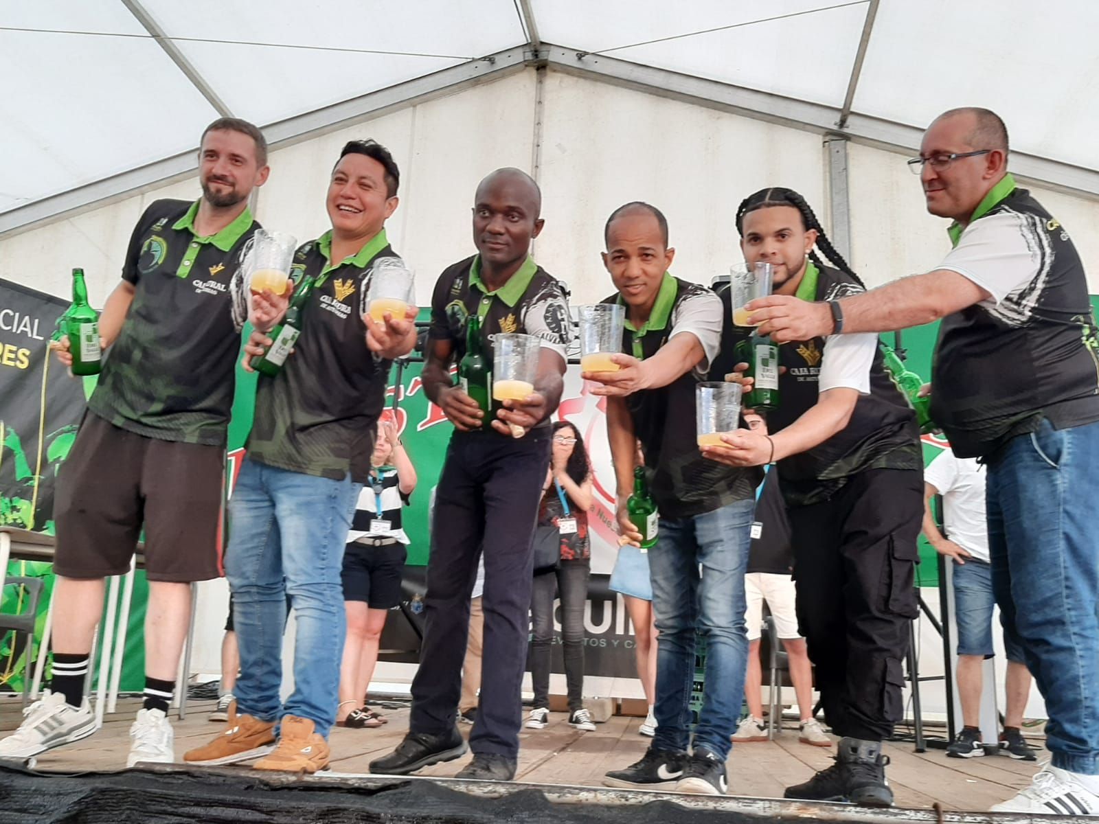 Final de infarto en el concurso de escanciadores del Carbayu, con triunfo de Aquiles