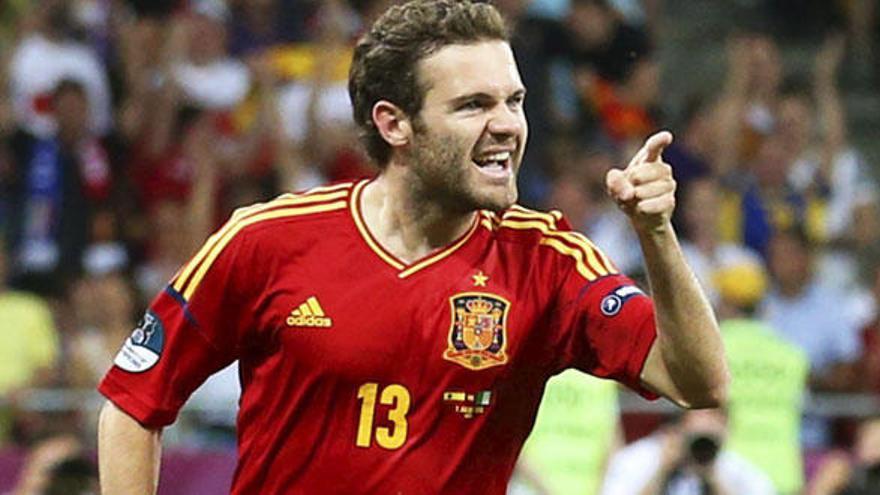 Juan Mata durante un partido con la selección