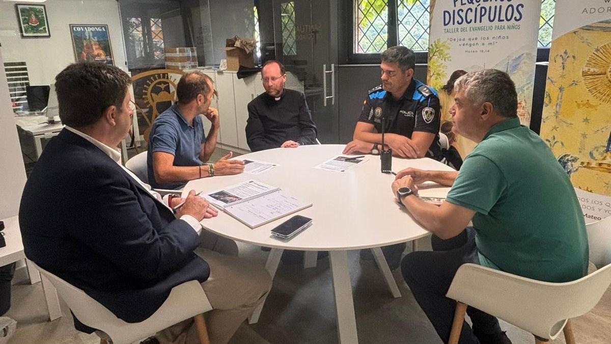 Reunión de coordinación para abordar la seguridad en la novena de Covadonga.