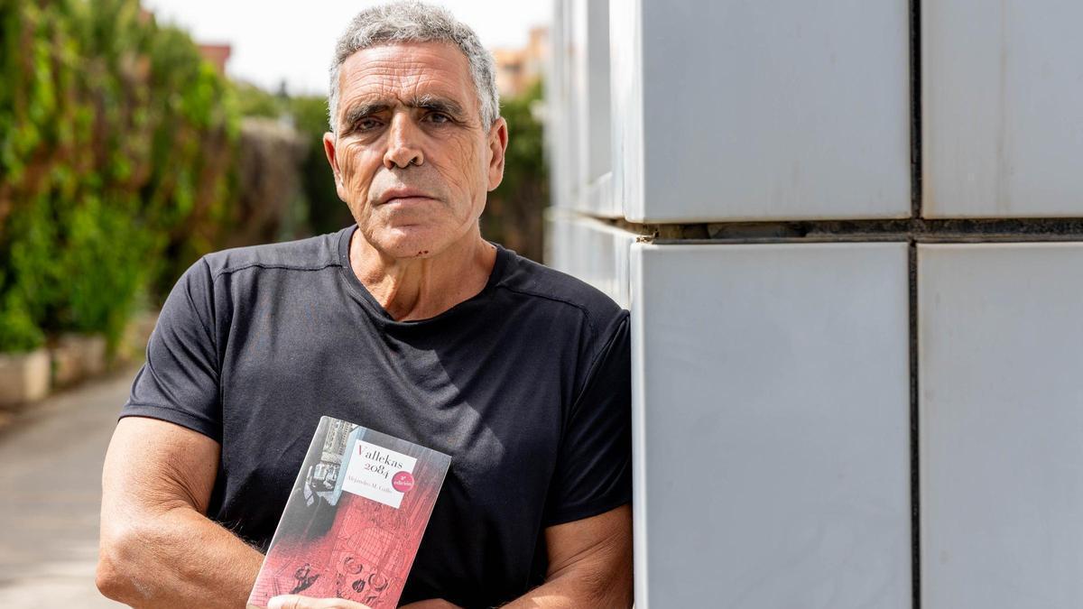 Donald Trump como guía espiritual en "Vallekas 2084", una distopía literaria que se presenta en Alicante