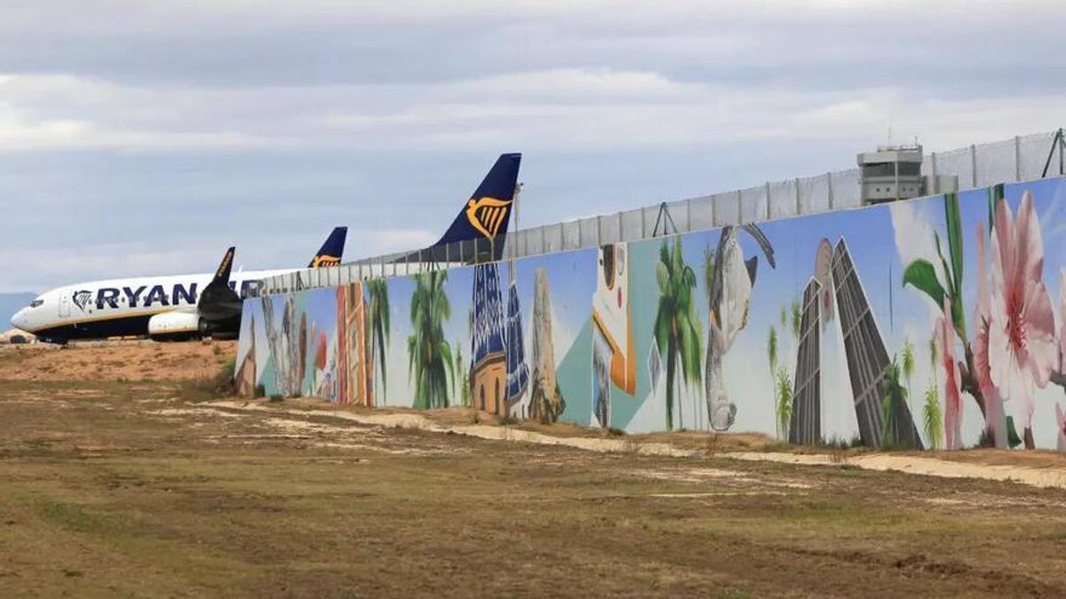 Parte del mural pintado por el placentino Brea en el aeropuerto de Alicante-Elche.