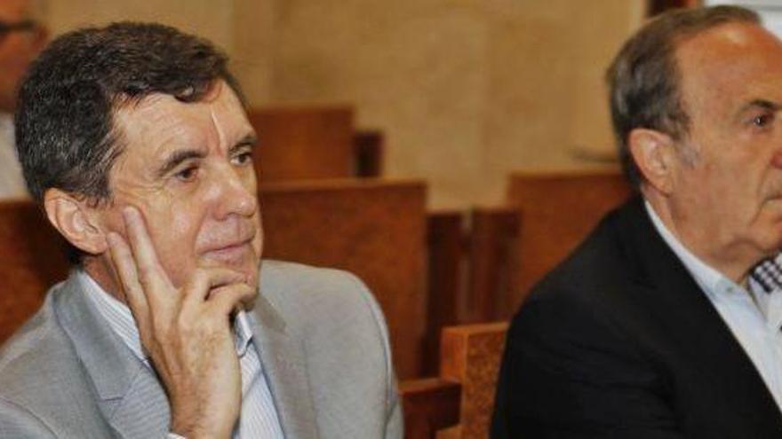 Jaume Matas con el exconseller de Interior de su Ejecutivo, José María Rodríguez.