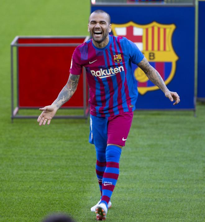 Presentación Dani Alves - Las imágenes del show que han dado la vuelta al mundo