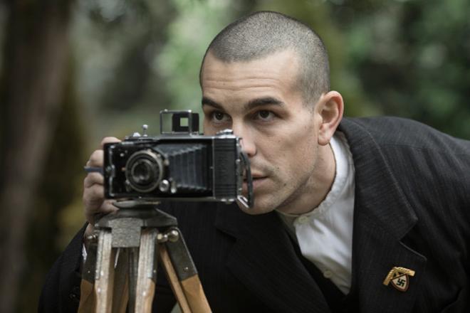 Mario Casas es Francisco Boix en 'El fotógrafo de Mauthausen'